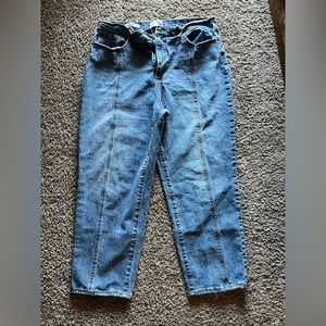 Universal Thread size 16/33R Jeans
